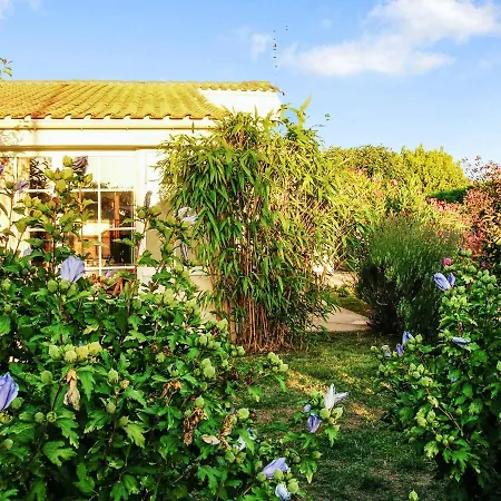 Maison De 2 Chambres A Avec Jardin Clos Et Wifi A 5 Km De La Plage Hébergement de vacances